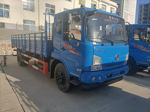 教練車發(fā)動(dòng)機(jī)加多少機(jī)油最合適？