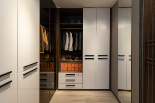 2021開定制衣柜店要了解什么？定制衣柜加盟需注意這幾點(diǎn)